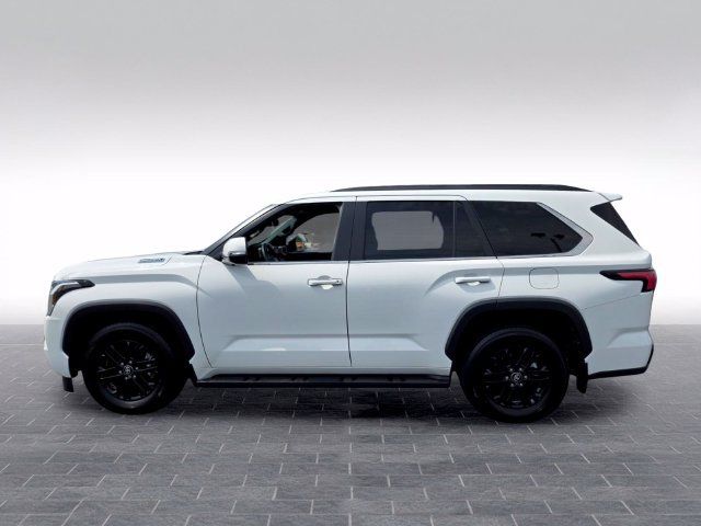 Used 2025 Toyota Sequoia SR5 AWD/4WD image 4