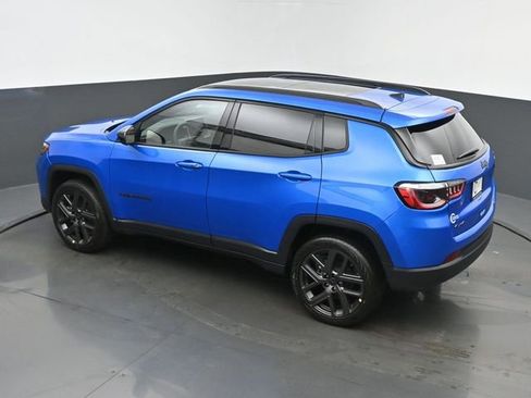 New 2026 Jeep Compass Latitude w/ Sun and Sound Group AWD/4WD image 38