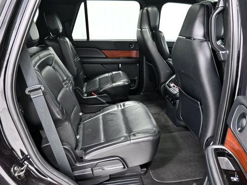 Used 2021 Lincoln Navigator Reserve AWD/4WD image 32