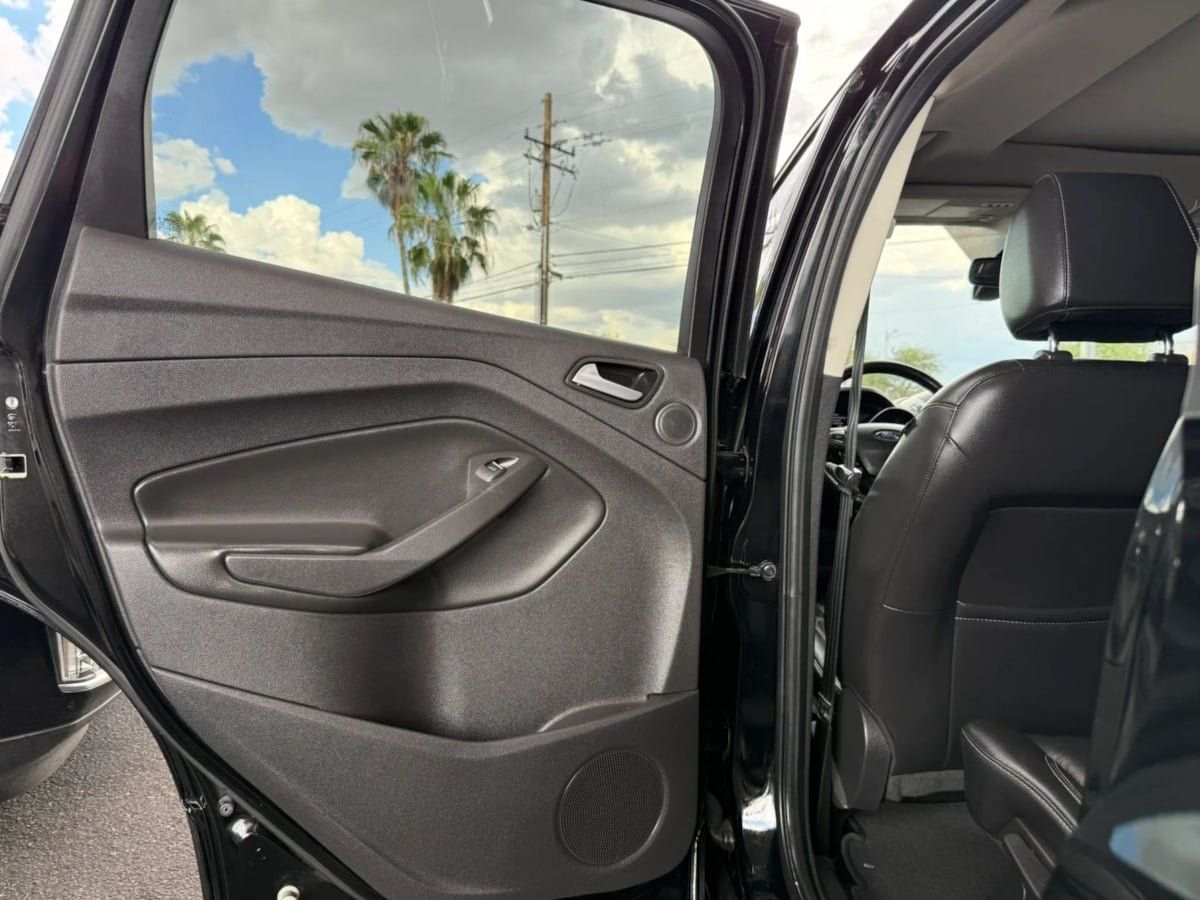 Used 2017 Ford Escape Titanium FWD image 32