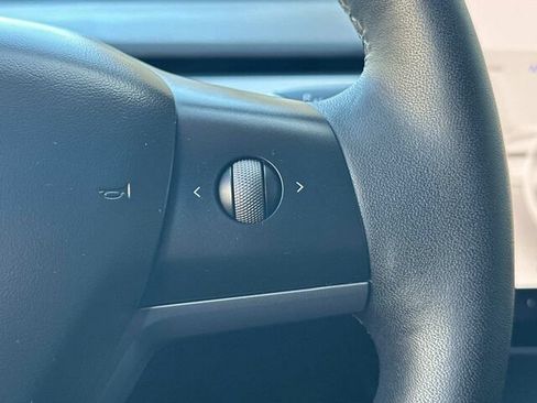 Used 2025 Tesla Model Y Long Range RWD image 29