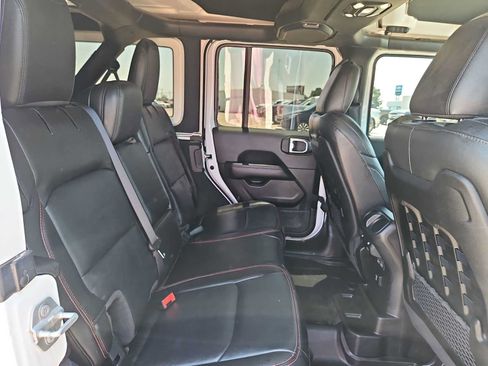 Used 2022 Jeep Wrangler Unlimited Rubicon w/ LED Lighting Group AWD/4WD image 17