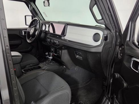 Used 2024 Jeep Gladiator Sport AWD/4WD image 31