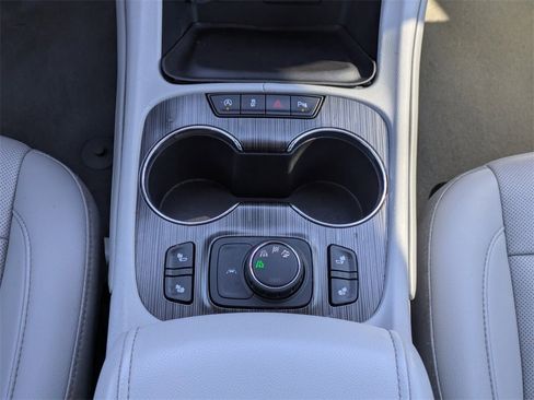 Used 2023 GMC Acadia SLT image 21