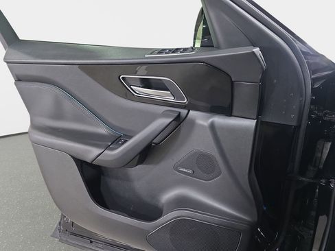 Used 2020 Jaguar F-PACE Premium image 27