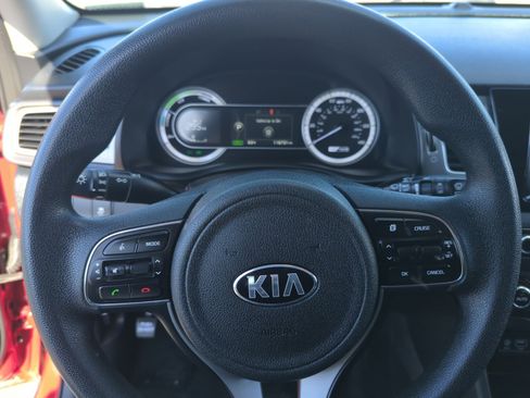 Used 2017 Kia Niro LX image 9
