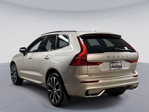 Used 2024 Volvo XC60 B5 Plus AWD/4WD image 12