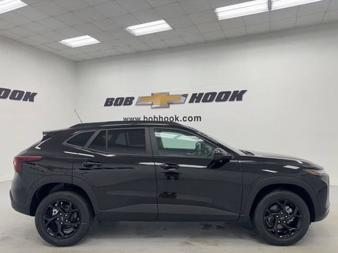 Used 2026 Chevrolet Trax LT w/ Driver Confidence Package FWD image 4