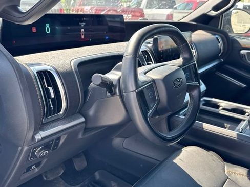 Used 2025 Ford Expedition Tremor AWD/4WD image 19