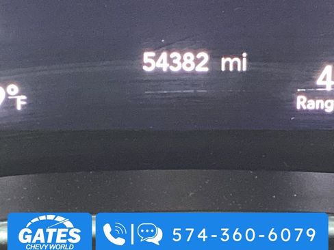 Used 2023 Chrysler Pacifica Touring-L FWD image 4