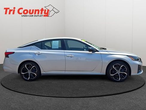 Used 2023 Nissan Altima 2.5 SR FWD image 9