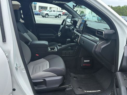Used 2024 Toyota Tacoma TRD Off-Road AWD/4WD image 13