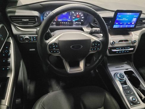 Used 2022 Ford Explorer XLT image 22