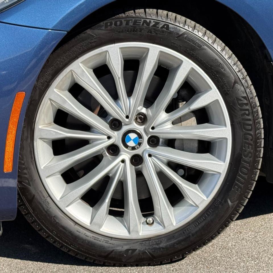 Used 2021 BMW 530i xDrive w/ Convenience Package AWD/4WD image 17