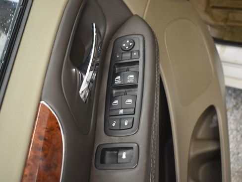 Used 2015 Chrysler Town & Country Touring w/ Driver Convenience Group image 30