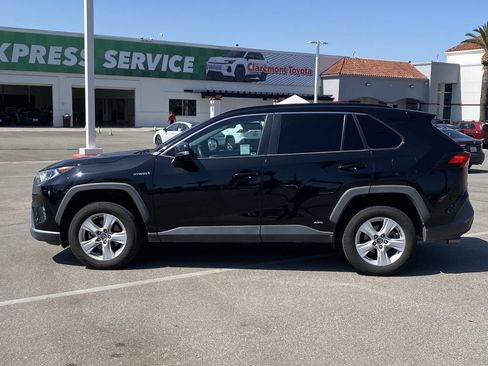 Used 2020 Toyota RAV4 XLE w/ Carpet Mat Package AWD/4WD image 2