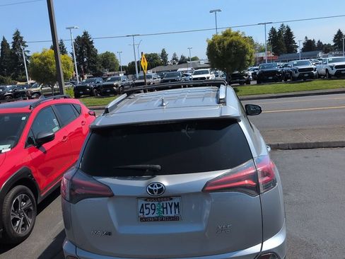 Used 2016 Toyota RAV4 XLE AWD/4WD image 8