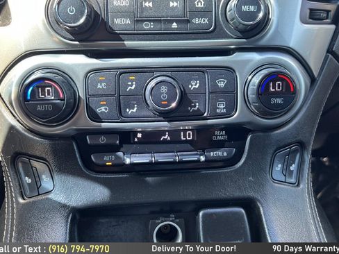 Used 2017 Chevrolet Suburban LT w/ Luxury Package RWD image 28