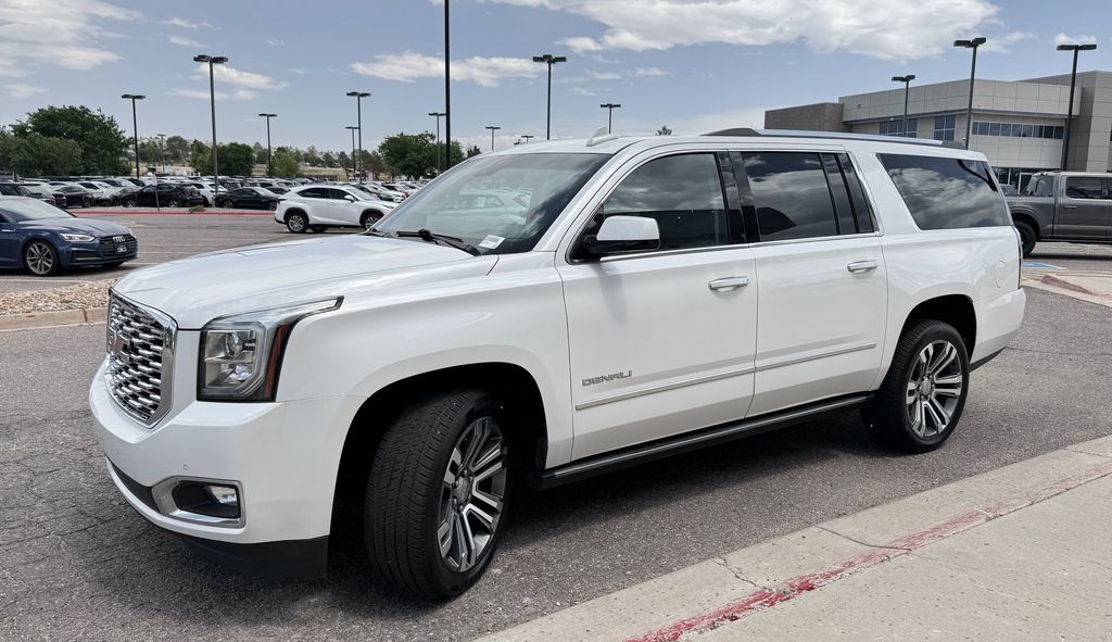 Used 2020 GMC Yukon XL Denali w/ Denali Ultimate Package AWD/4WD image 4