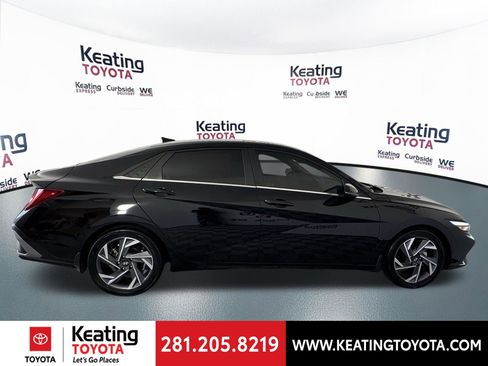 Used 2025 Hyundai Elantra Limited FWD image 4
