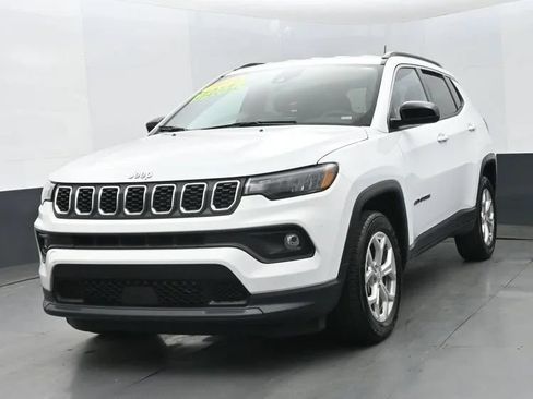 Used 2024 Jeep Compass Latitude AWD/4WD image 1