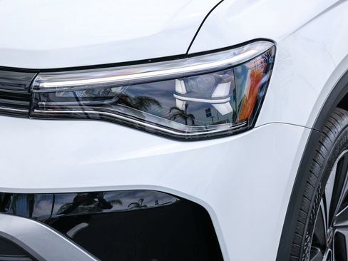 New 2025 Volkswagen Taos SE image 22