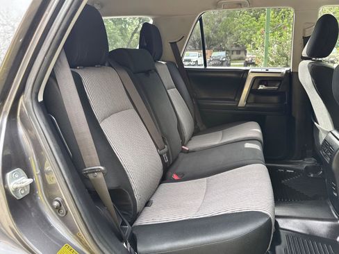 Used 2018 Toyota 4Runner SR5 AWD/4WD image 38