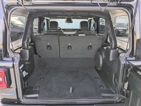 Used 2023 Jeep Wrangler Unlimited Sahara w/ Cold Weather Group AWD/4WD image 12