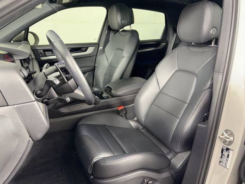 Certified 2024 Porsche Cayenne AWD/4WD image 5