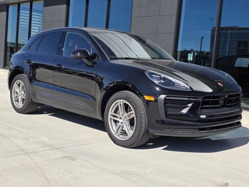 Used 2025 Porsche Macan image 6