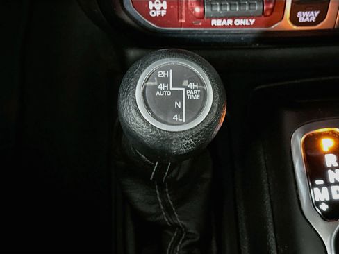 Used 2024 Jeep Wrangler Unlimited Rubicon 4xe AWD/4WD image 24