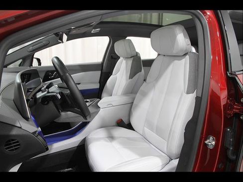 Used 2025 Cadillac Optiq Sport 1 w/ LPO, Floor Liner Package AWD/4WD image 6