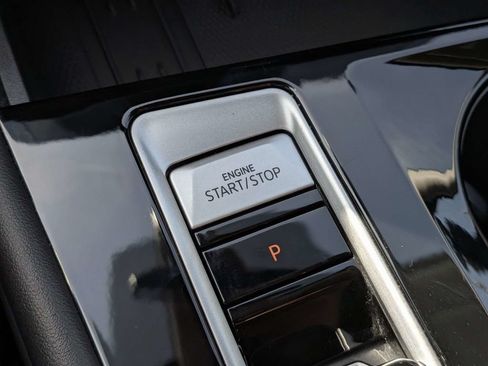 Used 2025 Volkswagen Atlas SE FWD image 31