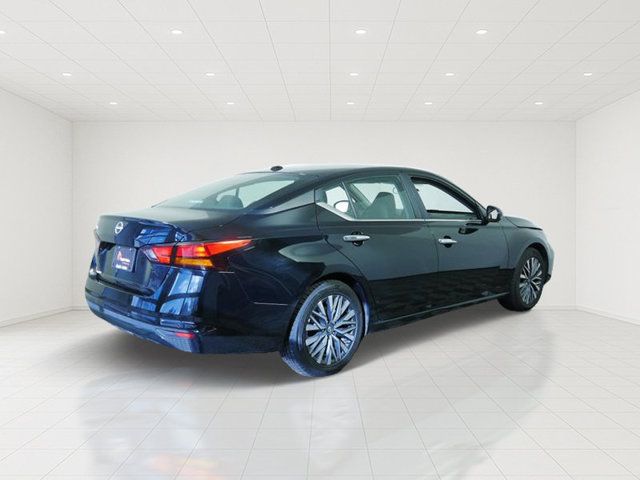 Used 2025 Nissan Altima 2.5 SV FWD image 7