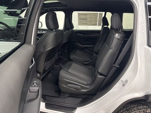 New 2025 Jeep Grand Cherokee L Laredo image 6