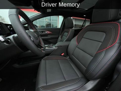 Used 2025 Chevrolet Equinox EV RS w/ Convenience Package II image 6