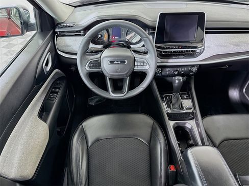 Used 2022 Jeep Compass Latitude image 4