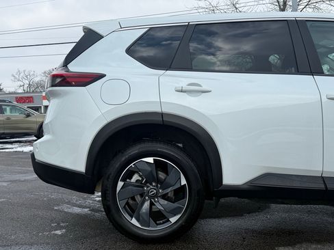 Used 2024 Nissan Rogue SV image 15