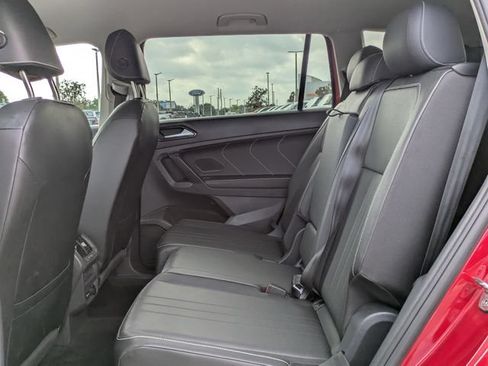 Used 2023 Volkswagen Tiguan SE FWD image 13