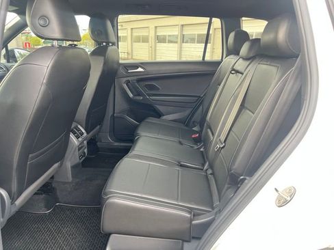 Used 2020 Volkswagen Tiguan SE R-Line image 17