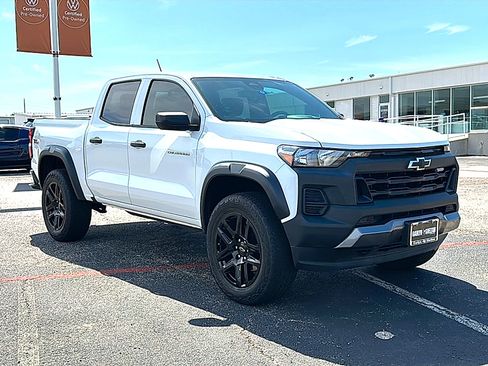 Used 2023 Chevrolet Colorado Trail Boss w/ Advanced Trailering Package AWD/4WD image 10