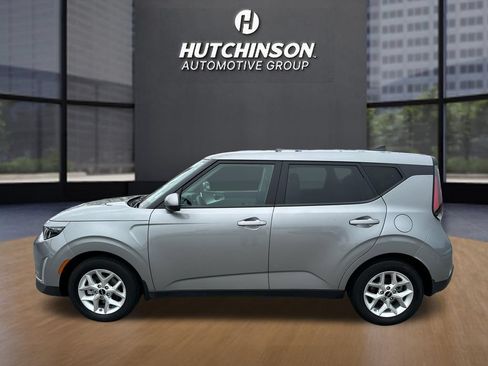 Used 2025 Kia Soul LX w/ LX Technology Package FWD image 4