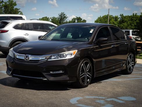 Used 2017 Honda Accord Sport image 6