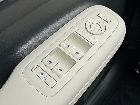 Used 2024 Hyundai Santa Fe Limited image 18