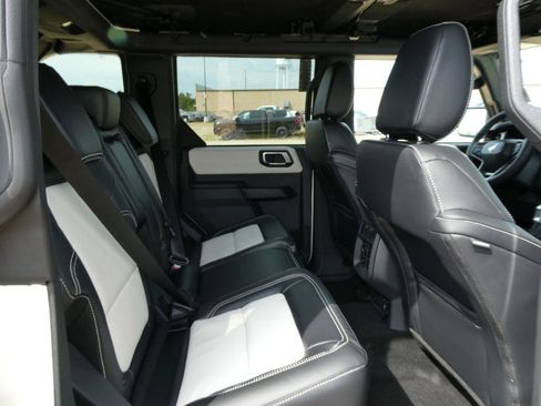 New 2026 Ford Bronco Outer Banks w/ Sasquatch Package AWD/4WD image 12