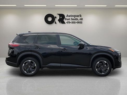Used 2025 Nissan Rogue SV FWD image 6