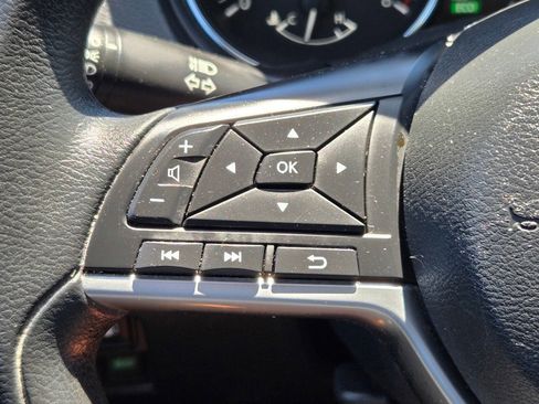 Used 2019 Nissan Rogue S FWD image 32
