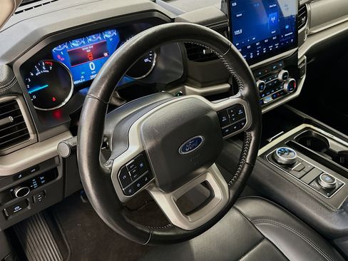 Used 2024 Ford Expedition XLT image 18