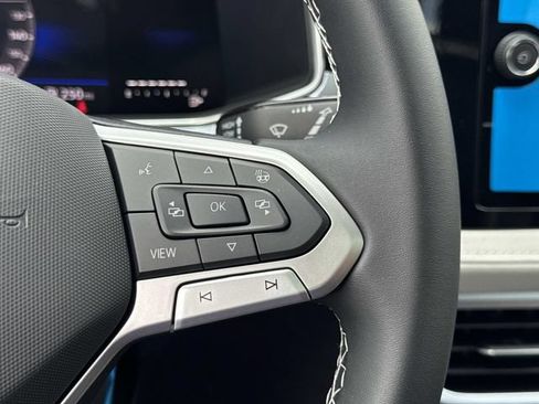 New 2026 Volkswagen Taos SE FWD image 19