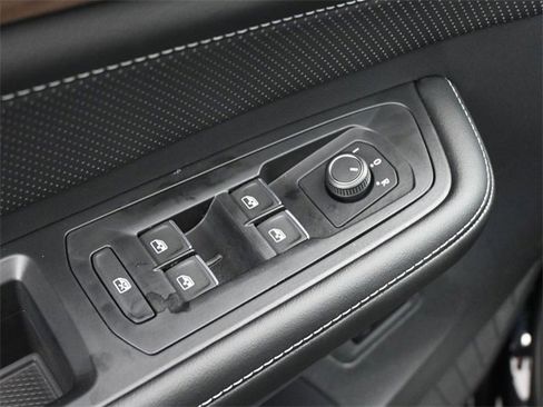 New 2026 Volkswagen Atlas SE image 13